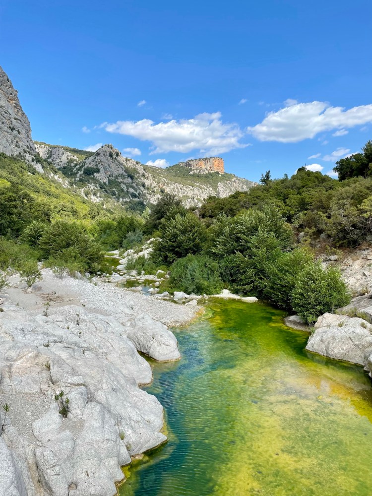 Tiscali, archeologia, wioska z epoki brązu, Sardynia, Kolorowe Bogate Soczyste, podróże,kobieca energia, relacje, rozwój osobisty, Malvina Dunder