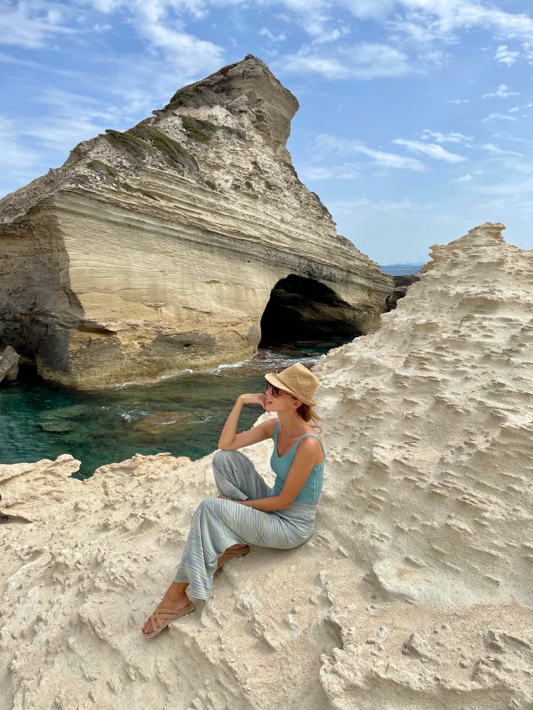 Korsyka, Kolorowe Bogate Soczyste, podróże,kobieca energia, relacje, rozwój osobisty, Malvina Dunder, Bonifacio, plaża, St Anthony