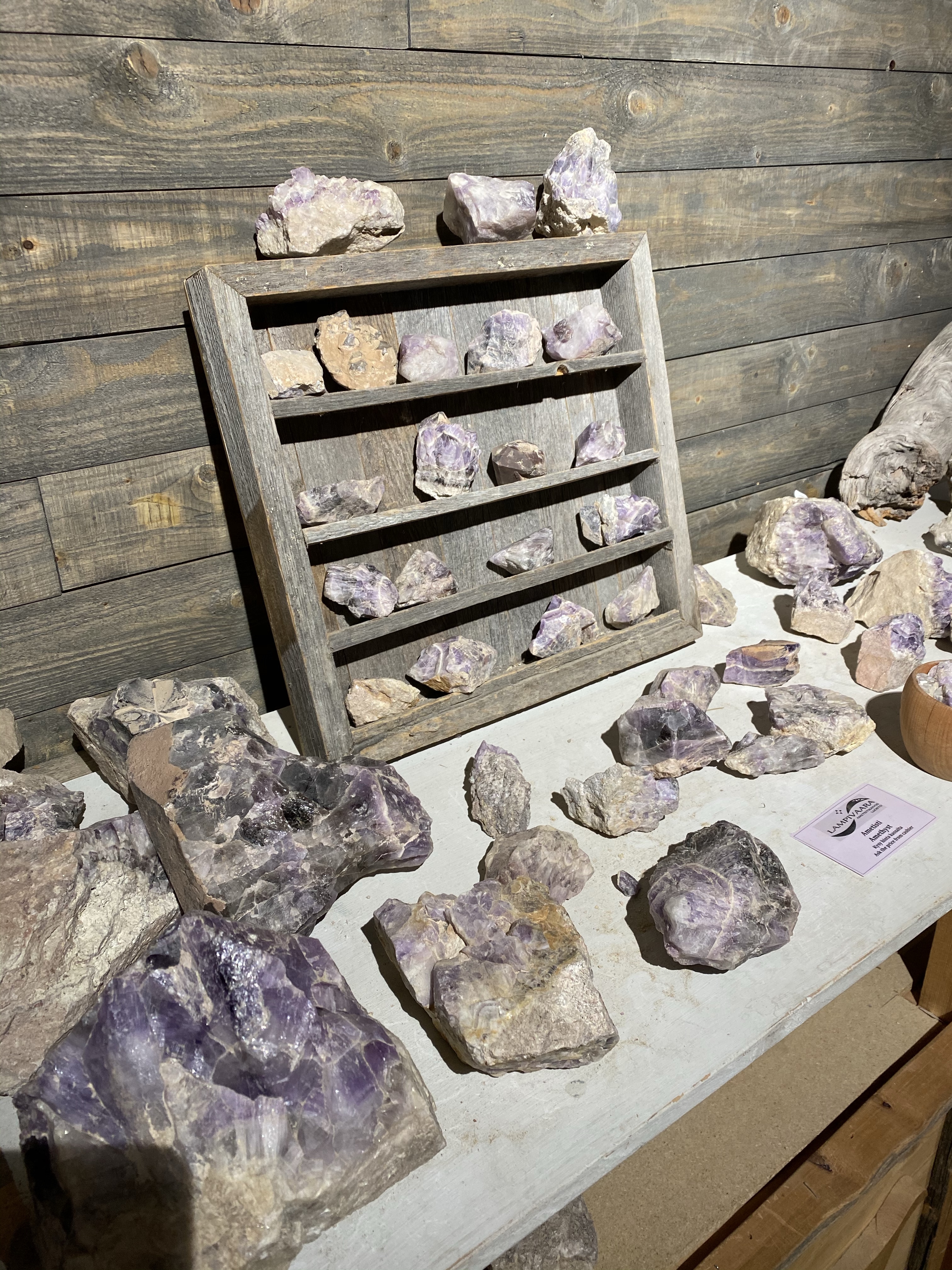 Kopalnia amtetystu Laponia, Finlandia, Arktyczny ametyst, kryształy, Kolorowe Bogate Soczyste, podróże,kobieca energia, relacje, rozwój osobisty, Malvina Dunder, ametyst kamień znaczenie działanie symbol właściwości