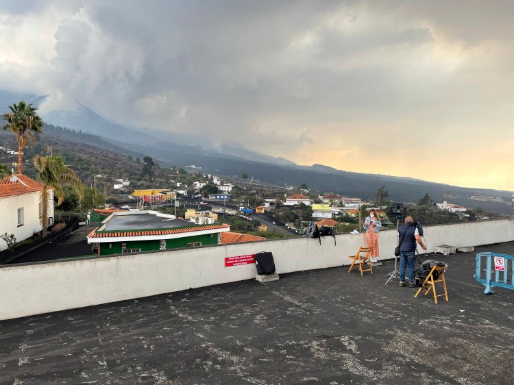 La Palma erupcja wulkanu, wulkan Cumbre Vieja 2021, Wyspy Kanaryjskie, kobieca energia, relacje, rozwój osobisty, Malvina Dunder