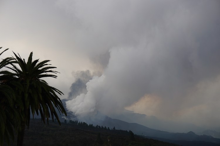 La Palma erupcja wulkanu, wulkan Cumbre Vieja 2021, Wyspy Kanaryjskie, kobieca energia, relacje, rozwój osobisty, Malvina Dunder