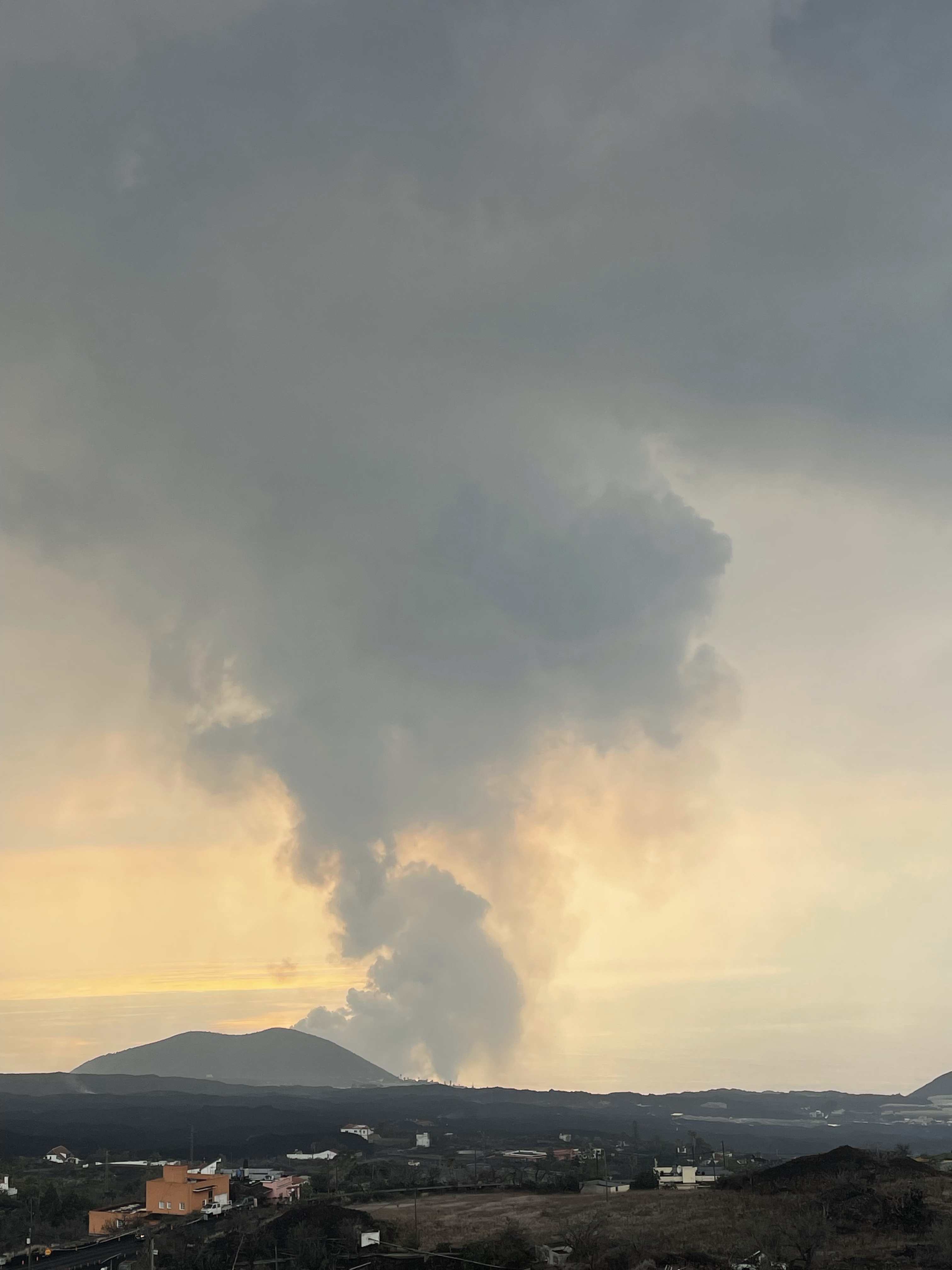 La Palma erupcja wulkanu, wulkan Cumbre Vieja 2021, Wyspy Kanaryjskie, kobieca energia, relacje, rozwój osobisty, Malvina Dunder