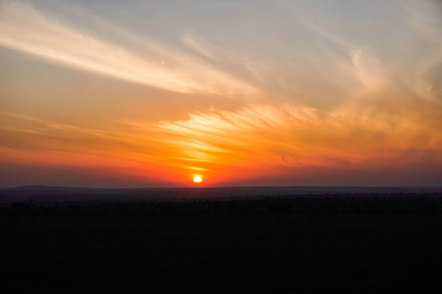 Zachód słońca Serengeti Safari Afryka Malvina Dunder blog podróże Zachód słońca Serengeti Safari Afryka Malvina Dunder blog podróże