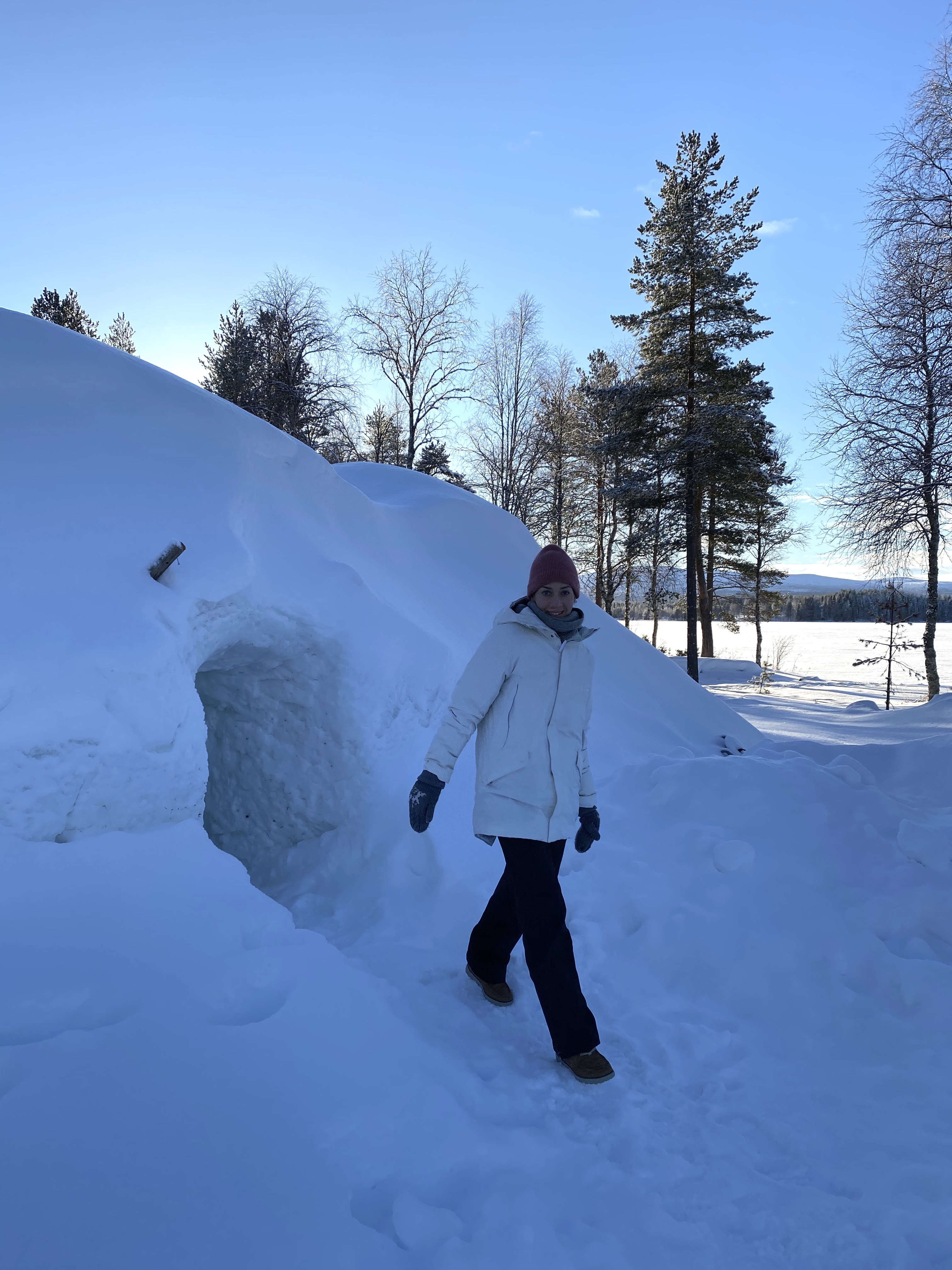 spanie w igloo, śnieg, Laponia, Finlandia, Koło podbiegunowe, Kolorowe Bogate Soczyste, podróże,kobieca energia, relacje, rozwój osobisty, Malvina Dunder