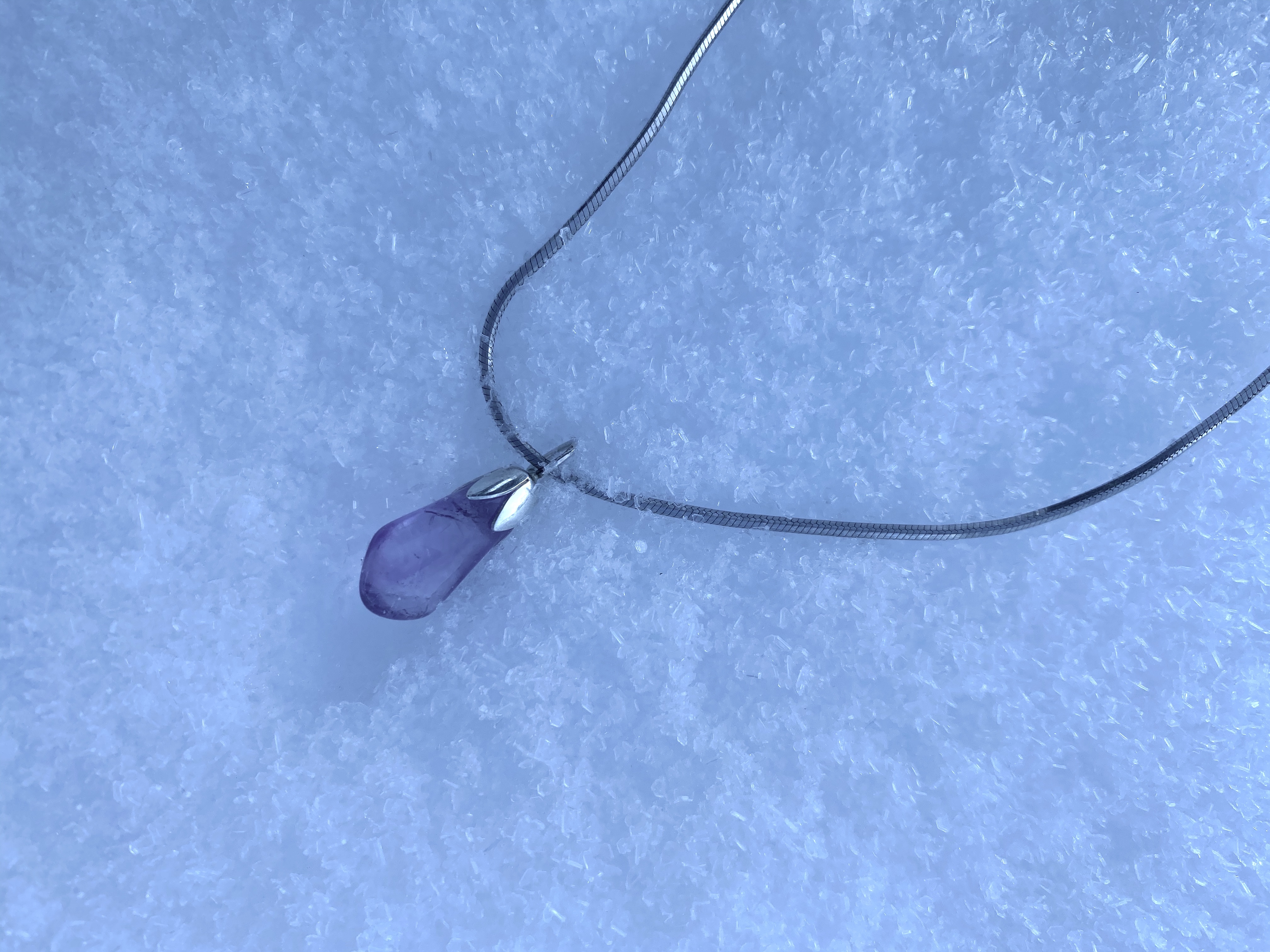 Kopalnia amtetystu Laponia, Finlandia, Arktyczny ametyst, kryształy, Kolorowe Bogate Soczyste, podróże,kobieca energia, relacje, rozwój osobisty, Malvina Dunder, ametyst kamień znaczenie działanie symbol właściwości, biżuteria naturalna srebro