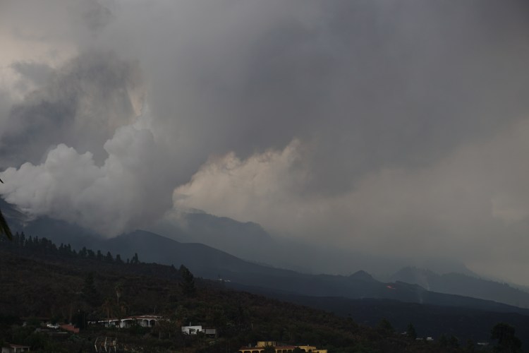 La Palma erupcja wulkanu, wulkan Cumbre Vieja 2021, Wyspy Kanaryjskie, kobieca energia, relacje, rozwój osobisty, Malvina Dunder