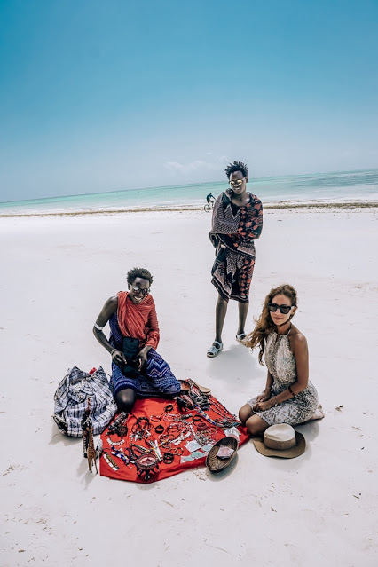 plaża z Masajami Zanzibar, podróże blog Malvina Dunder