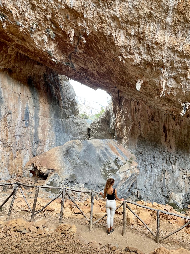 Tiscali, archeologia, wioska z epoki brązu, Sardynia, Kolorowe Bogate Soczyste, podróże,kobieca energia, relacje, rozwój osobisty, Malvina Dunder