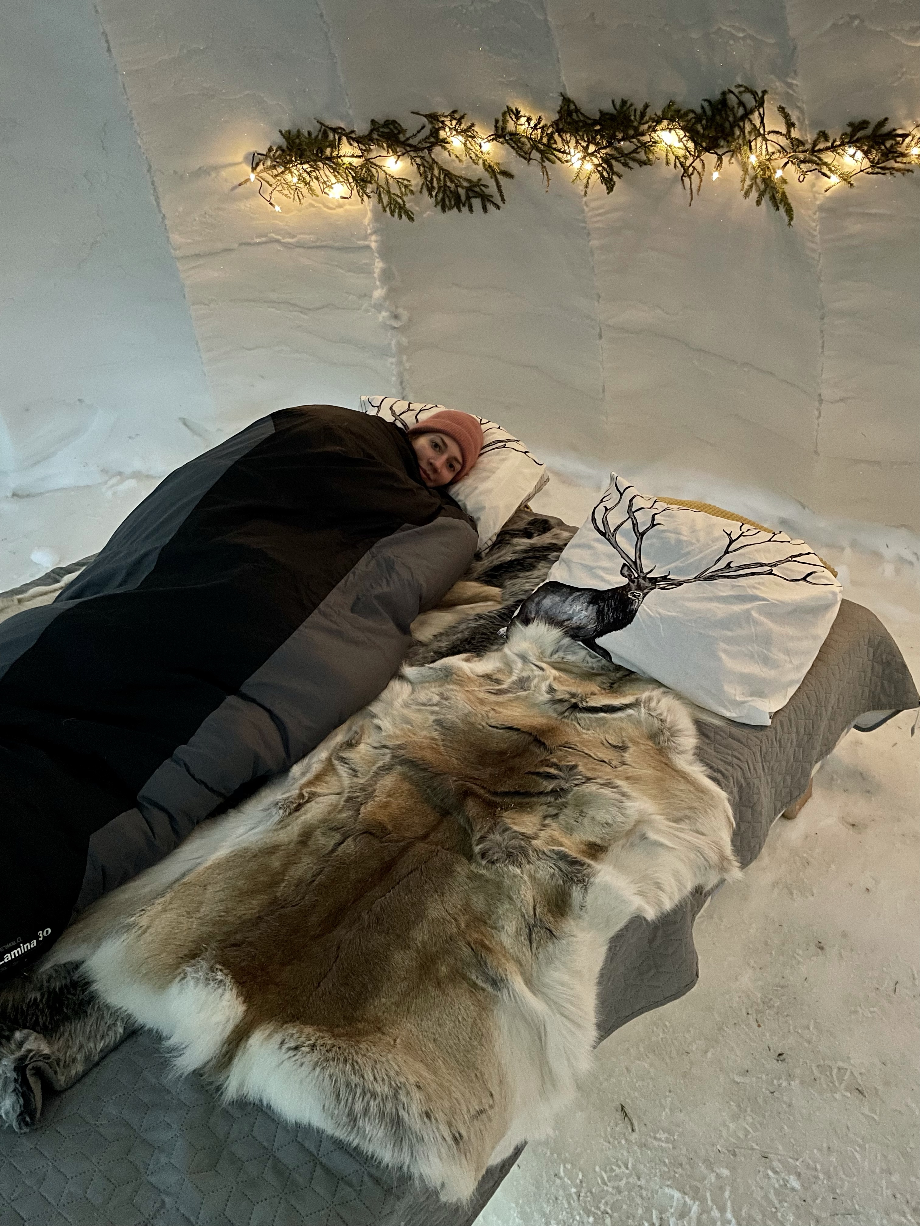 spanie w igloo, śnieg, Laponia, Finlandia, Koło podbiegunowe, Kolorowe Bogate Soczyste, podróże,kobieca energia, relacje, rozwój osobisty, Malvina Dunder