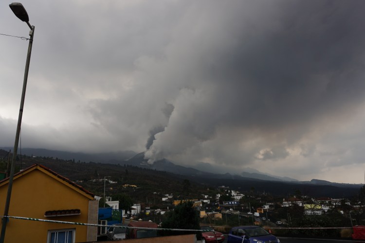 La Palma erupcja wulkanu, wulkan Cumbre Vieja 2021, Wyspy Kanaryjskie, kobieca energia, relacje, rozwój osobisty, Malvina Dunder