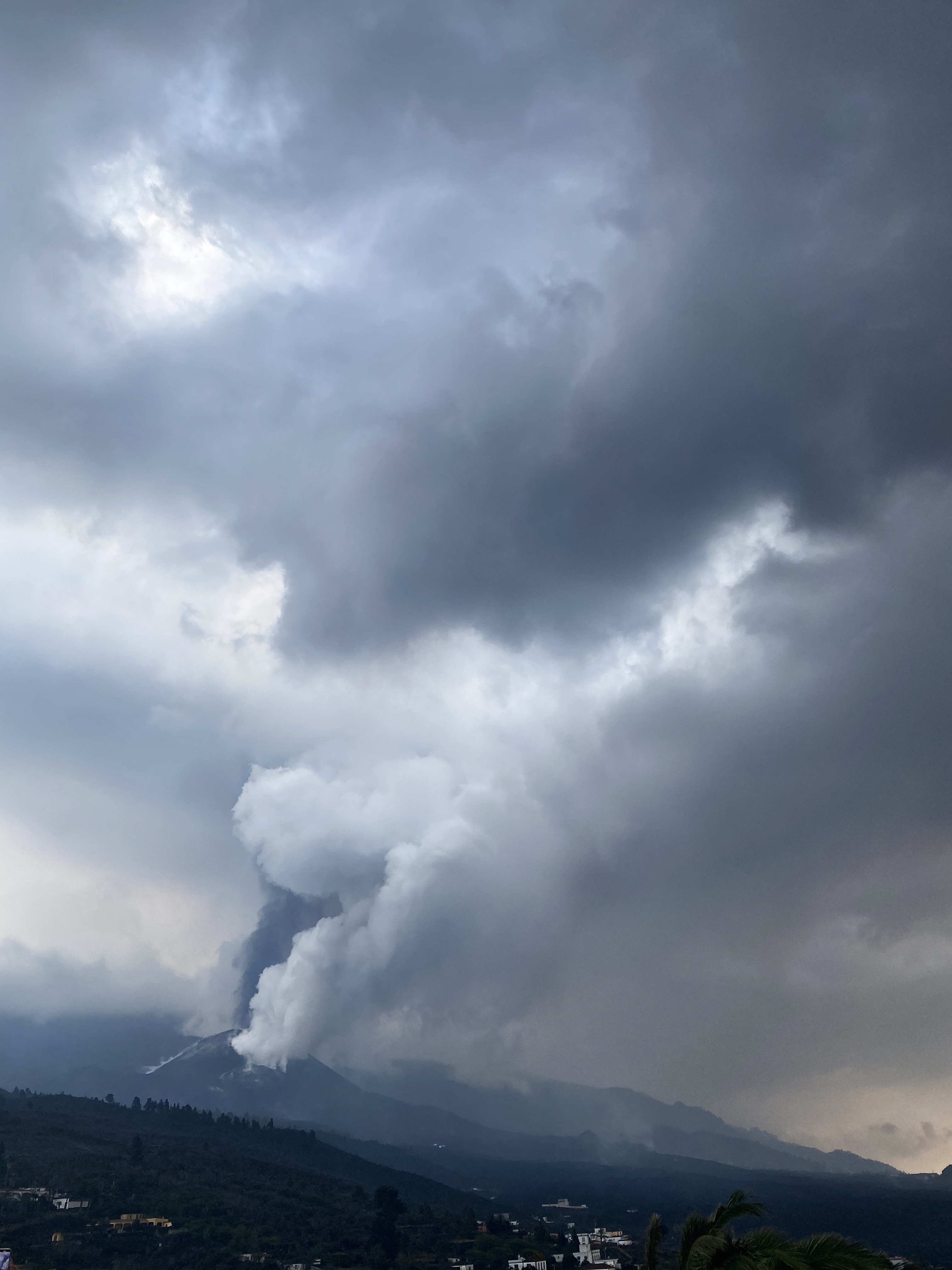 La Palma erupcja wulkanu, wulkan Cumbre Vieja 2021, Wyspy Kanaryjskie, kobieca energia, relacje, rozwój osobisty, Malvina Dunder