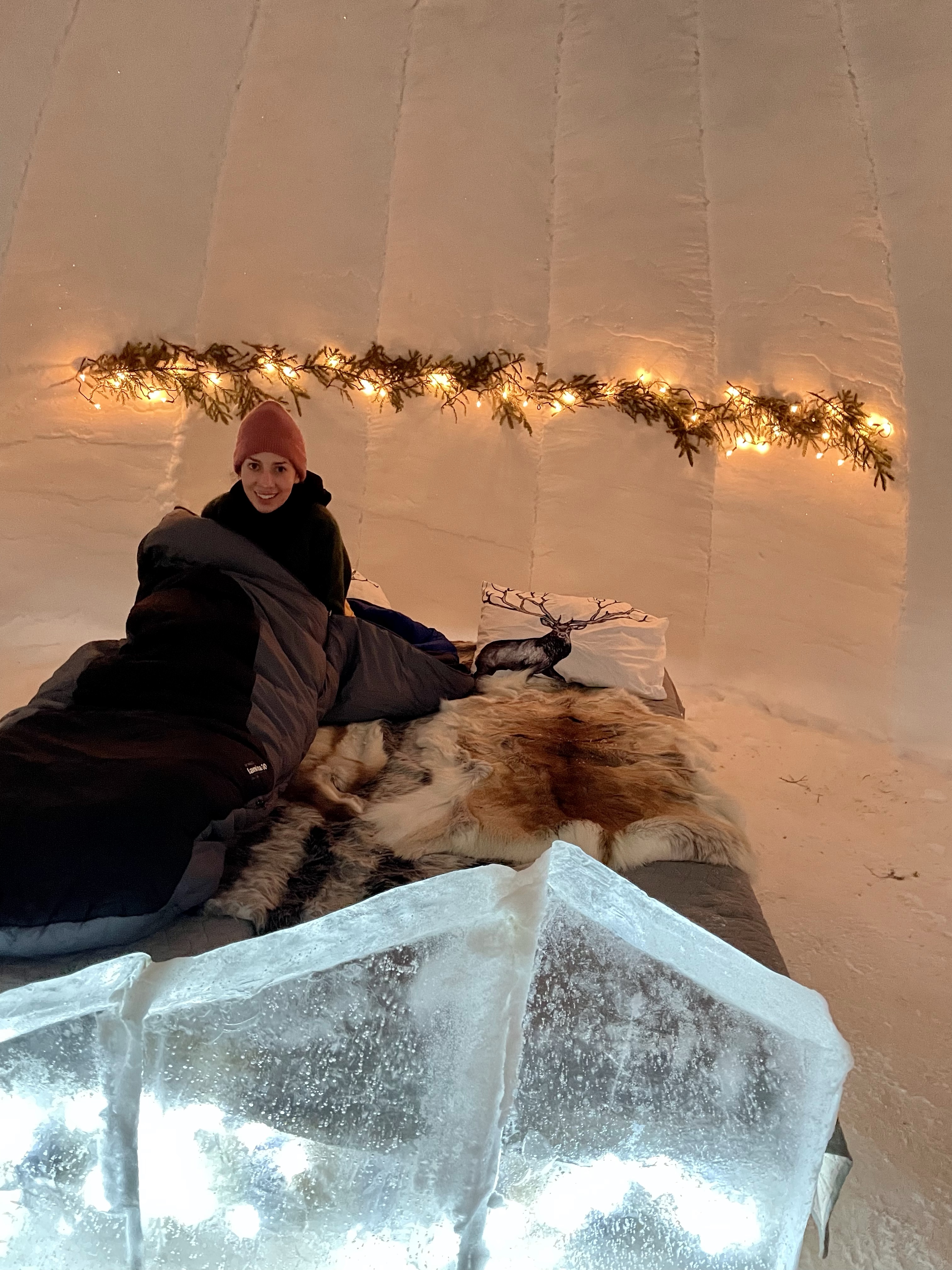 spanie w igloo, śnieg, Laponia, Finlandia, Koło podbiegunowe, Kolorowe Bogate Soczyste, podróże,kobieca energia, relacje, rozwój osobisty, Malvina Dunder