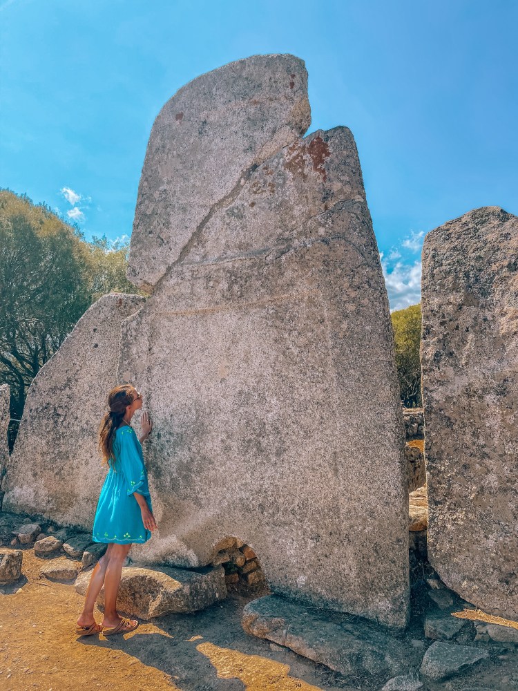 Tombe dei giganti Arzachena, archeologia, wioska z epoki brązu, Sardynia, Kolorowe Bogate Soczyste, podróże,kobieca energia, relacje, rozwój osobisty, Malvina Dunder
