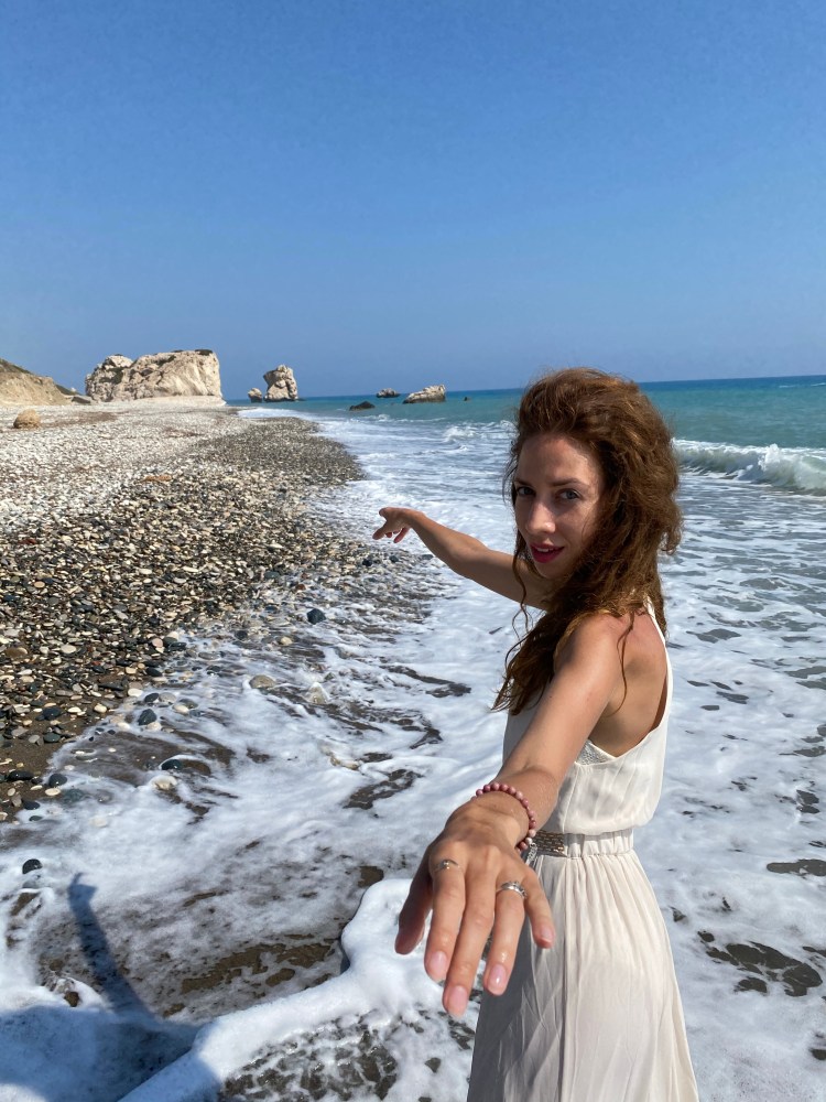 Aphrodite's Rock, skała Afrodyty, Cypr, podróże, blog dla kobiet, kobieca energia, miłość, rozwój osobisty, Malvina Dunder