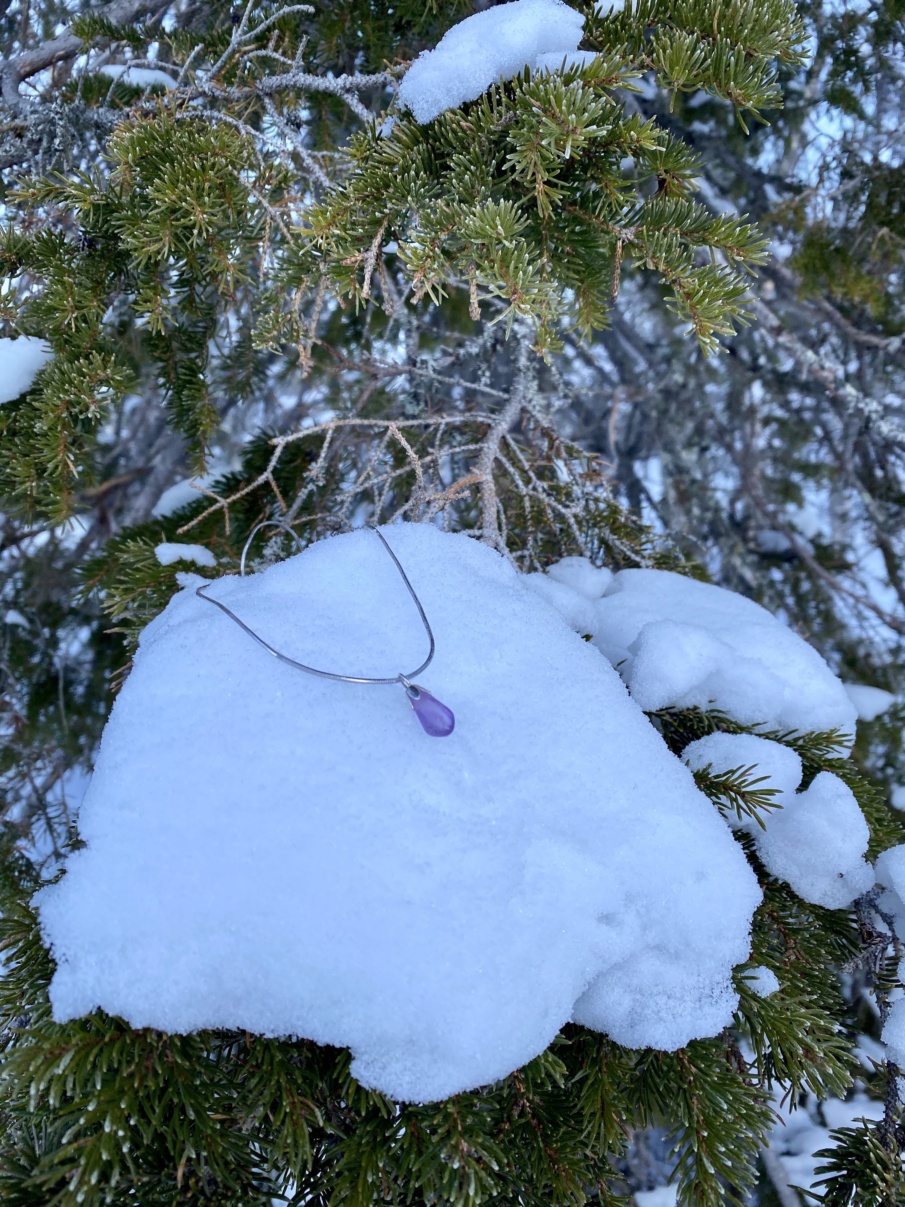 Kopalnia amtetystu Laponia, Finlandia, Arktyczny ametyst, kryształy, Kolorowe Bogate Soczyste, podróże,kobieca energia, relacje, rozwój osobisty, Malvina Dunder, ametyst kamień znaczenie działanie symbol właściwości