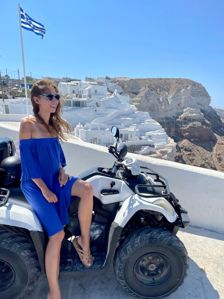 Imerovigli, Santorini, podróże, kobieca energia, relacje, rozwój osobisty, Malvina Dunder, wypożyczenie atv quad