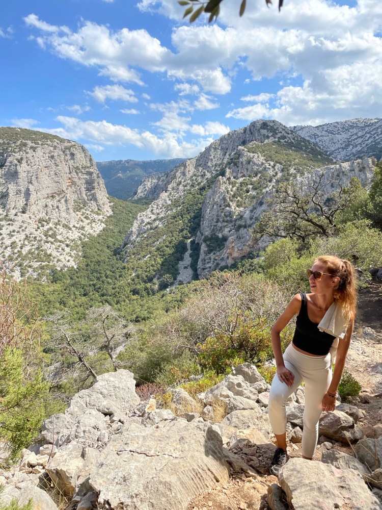 Tiscali, archeologia, wioska z epoki brązu, Sardynia, Kolorowe Bogate Soczyste, podróże,kobieca energia, relacje, rozwój osobisty, Malvina Dunder