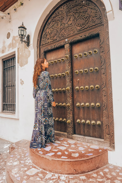 Zanzibar Stone Town rzeźbione tradycyjne drzwi Malvina Dunder