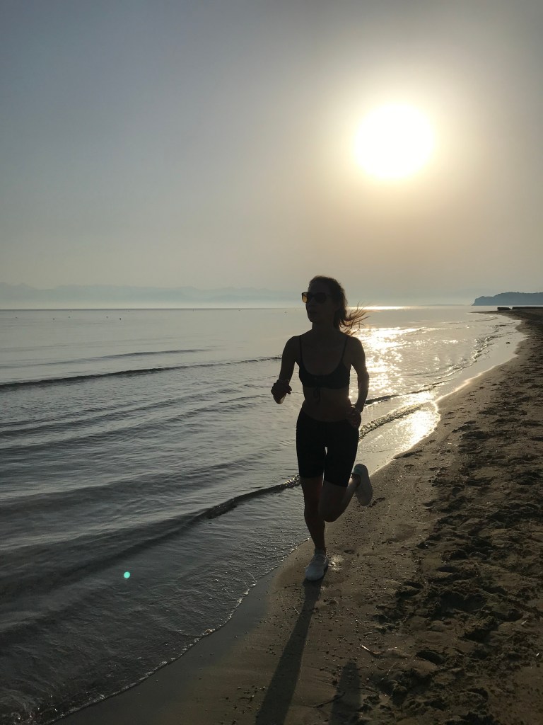 bieganie po plaży, Corfu, grecka wyspa, Grecja, blog podróż, Malvina Dunder