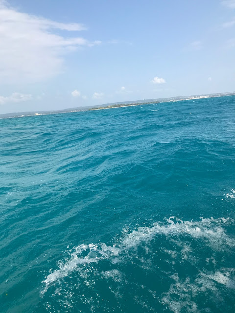 łodzią na wyspę żółwi Stone Town Zanzibar, podróże blog Malvina Dunder