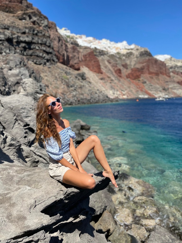 Oia, Ammoudi plaża, Santorini, podróże, kobieca energia, relacje, rozwój osobisty, Malvina Dunder