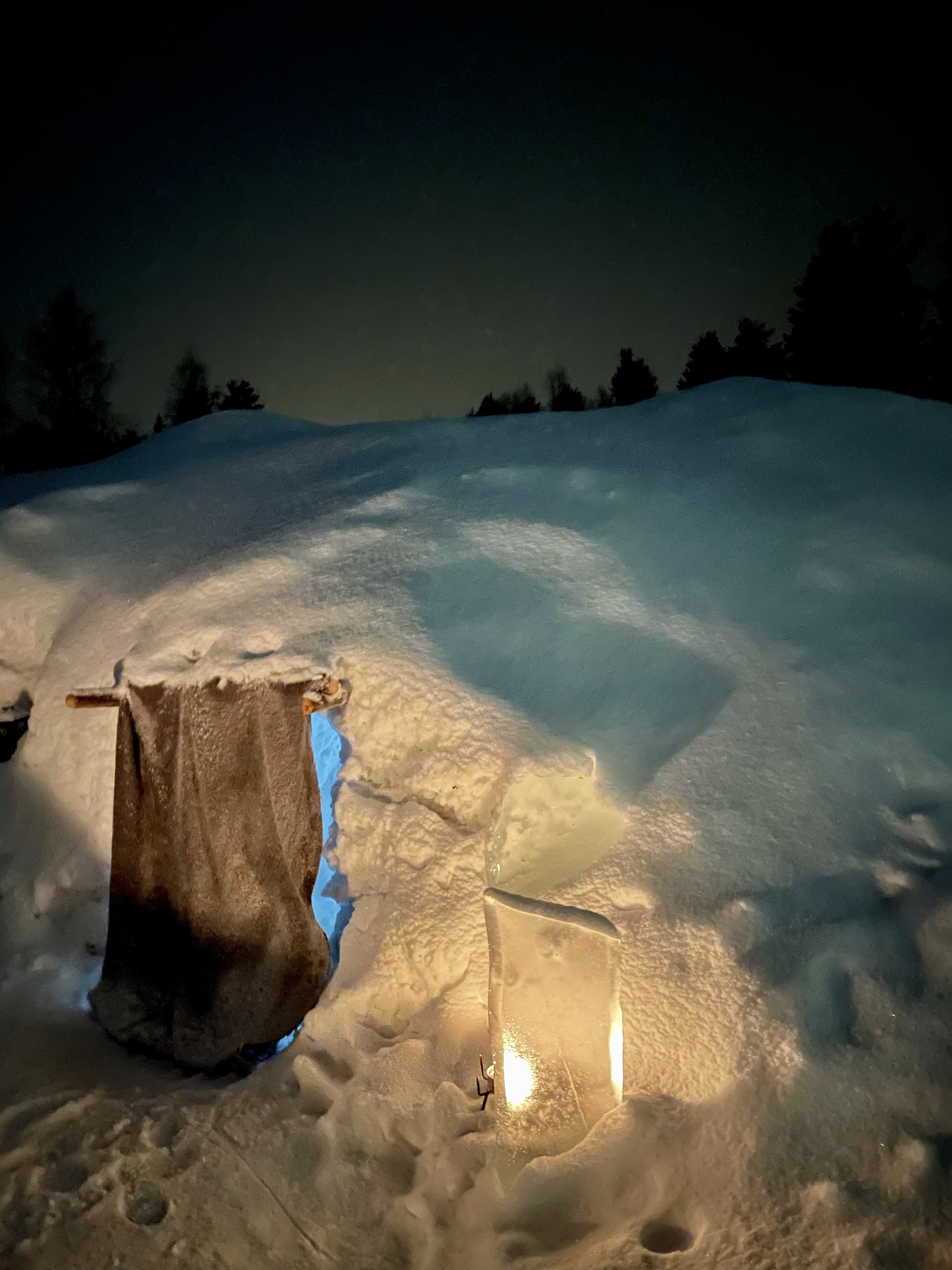 spanie w igloo, śnieg, Laponia, Finlandia, Koło podbiegunowe, Kolorowe Bogate Soczyste, podróże,kobieca energia, relacje, rozwój osobisty, Malvina Dunder