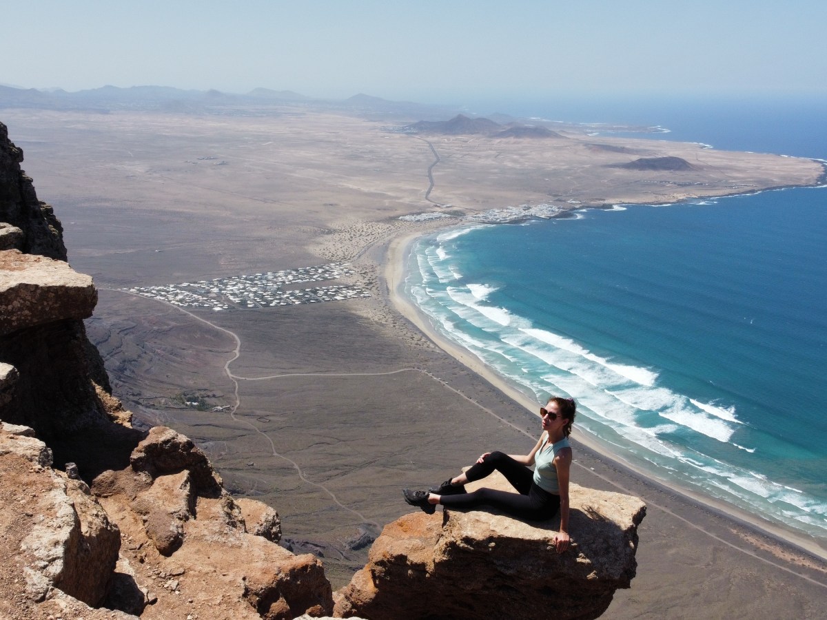 Lanzarote📍Najgorsza wyspa Kanaryjska, gdzie wszystko jest zabronione, a park narodowy oglądasz przez szybę autobusu. Bardzo szkoda, ponieważ natura jest tu fascynująca / Blog&nbsp;podróże