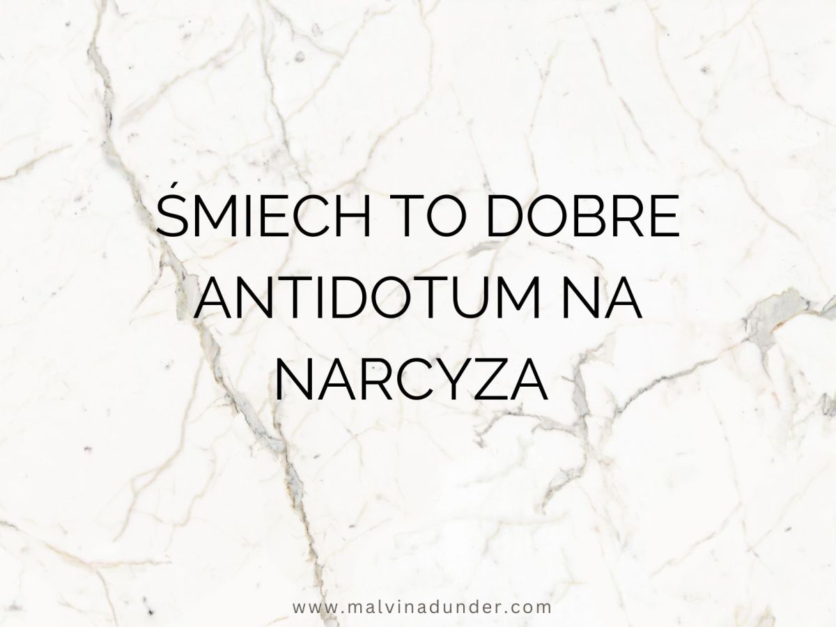 Śmiech to dobre antidotum na narcyza, ponieważ tak właściwie jest śmiechu&nbsp;warty