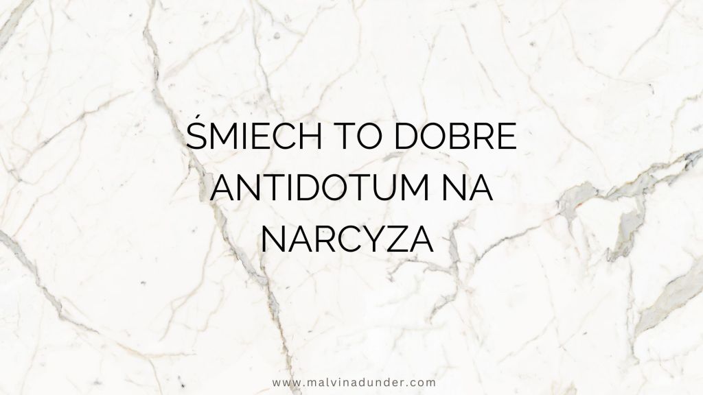 Śmiech to dobre antidotum na narcyza, ponieważ tak właściwie jest śmiechu&nbsp;warty